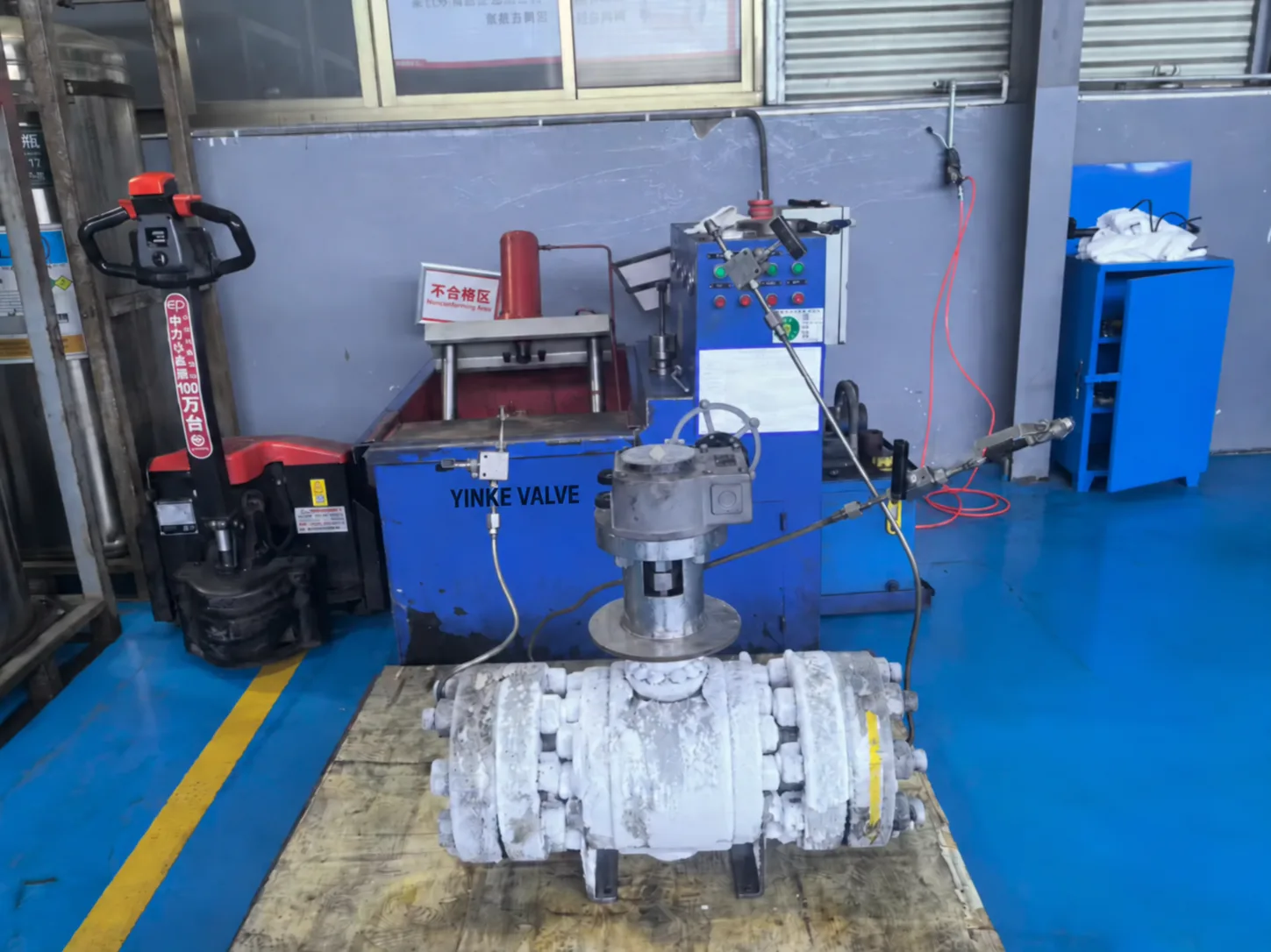 válvula de bola trunnion criogénica en banco de prueba